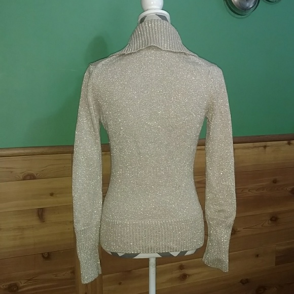 Prize Sweater - Picture 2 of 3